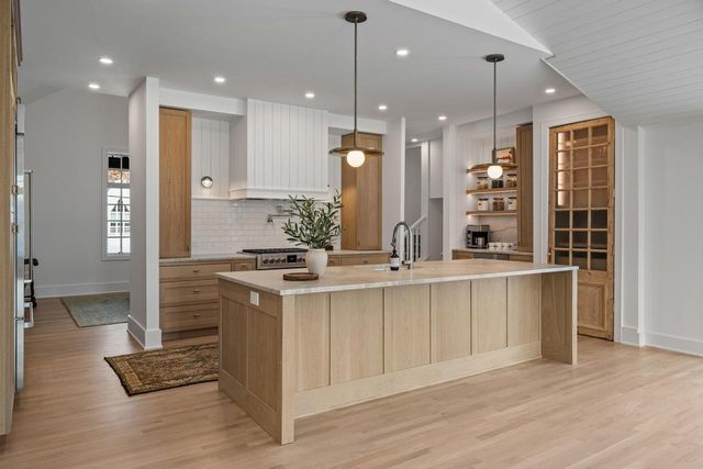 853 Sauganash DRIVE, Fontana, WI 53125