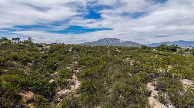 1032 Canyonside Court, Aguanga, CA 92532