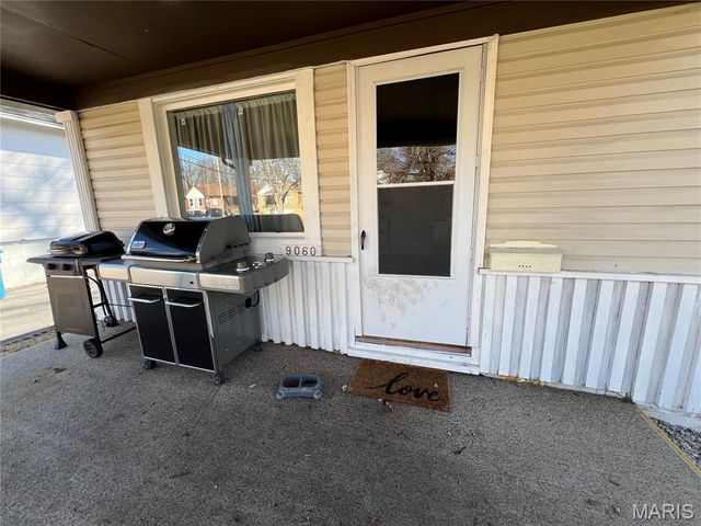 9060 Patrick Drive, St John, MO 63114