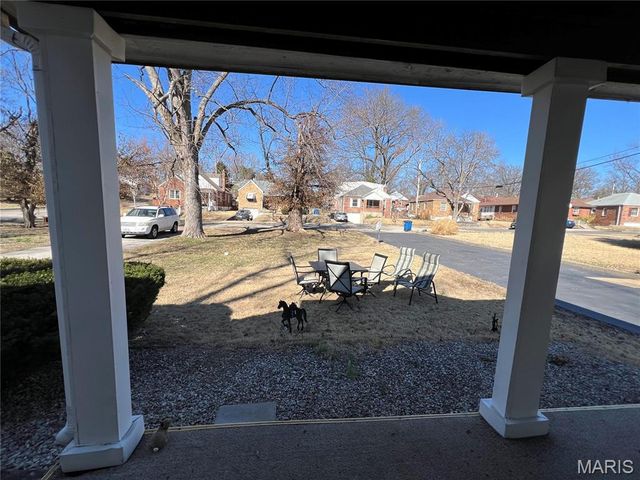 9060 Patrick Drive, St John, MO 63114