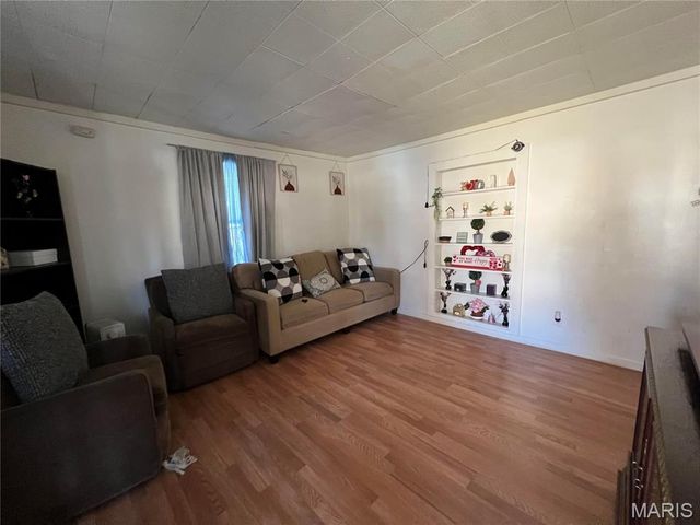 9060 Patrick Drive, St John, MO 63114