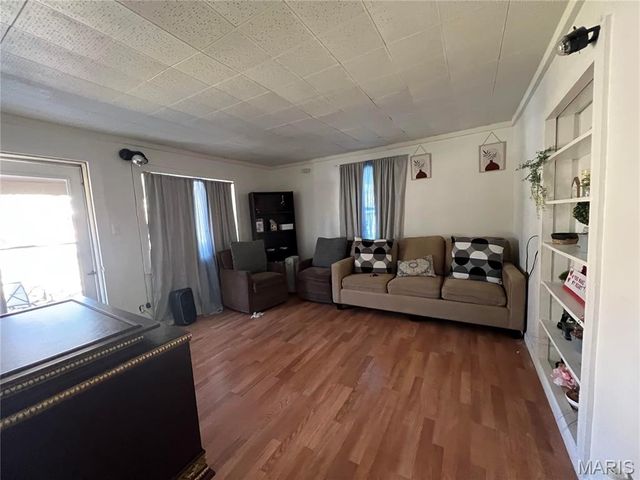 9060 Patrick Drive, St John, MO 63114