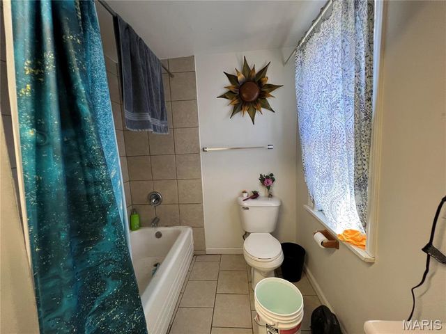 9060 Patrick Drive, St John, MO 63114