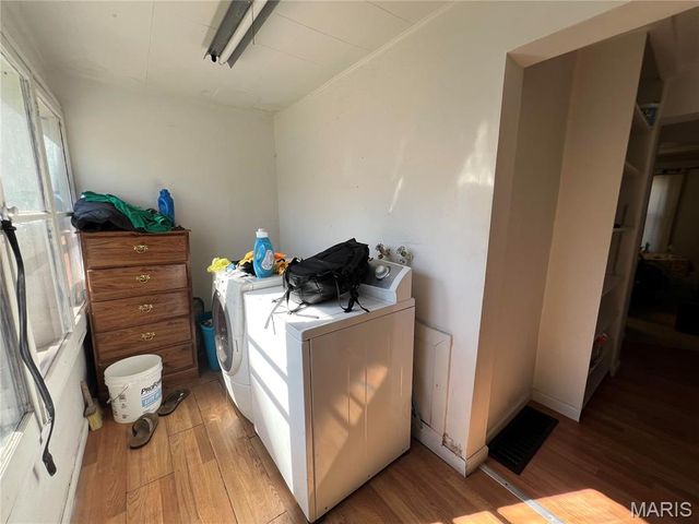 9060 Patrick Drive, St John, MO 63114