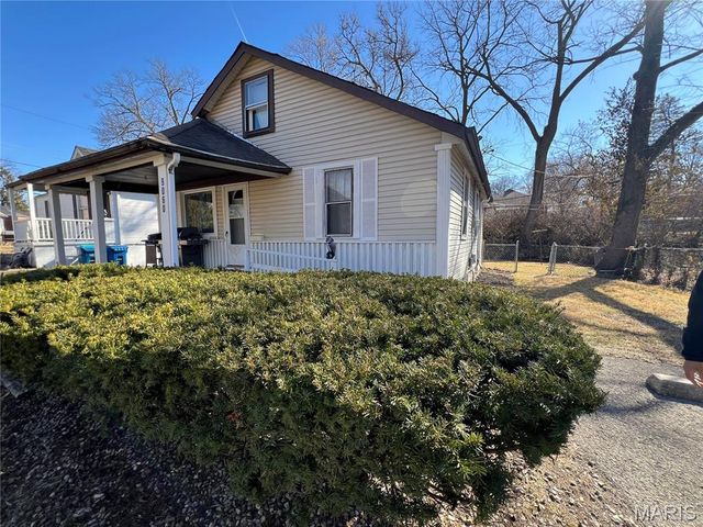 9060 Patrick Drive, St John, MO 63114