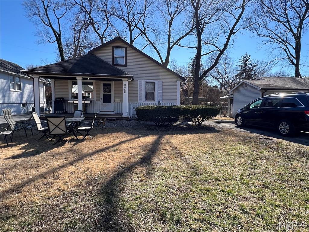 9060 Patrick Drive, St John, MO 63114