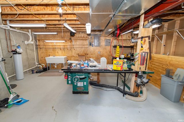 210 River Park Drive, Middlebury, IN 46540