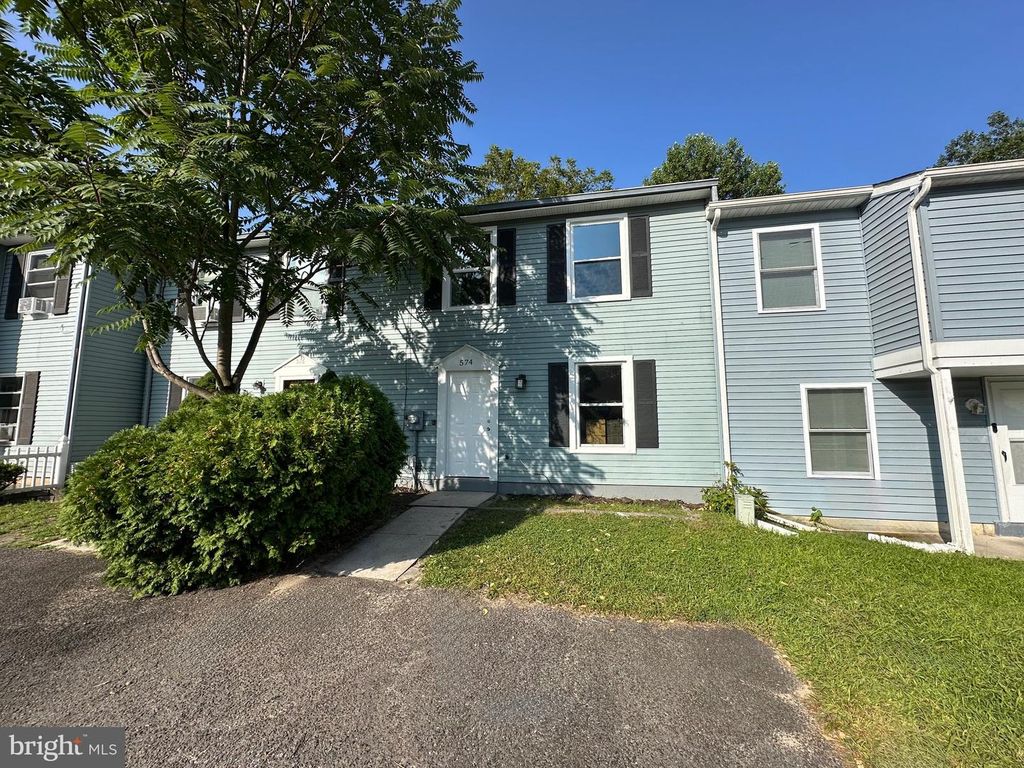 574 W LOCH LOMOND DR, Sicklerville, NJ 08081