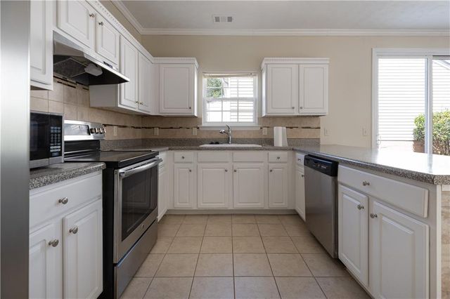 317 W Oaks Trail, Woodstock, GA 30188