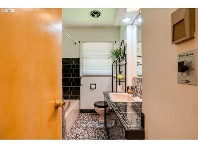 7170 Se 122ND Ave, Portland, OR 97236