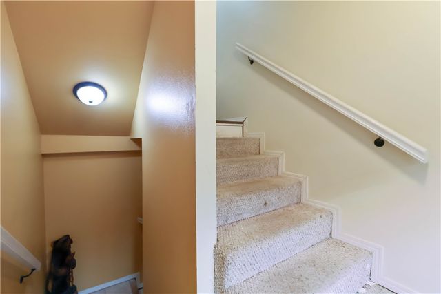 8394 Pine Ridge Lane, Rogers, AR 72756