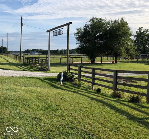 4258 N South Drive, Quincy, IN 47456