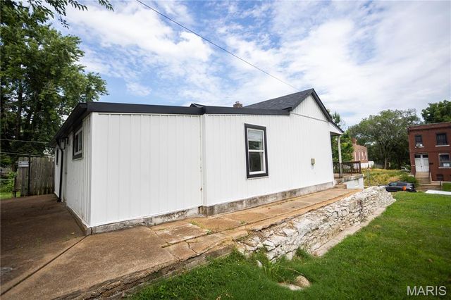 7353 Virginia Avenue, St Louis, MO 63111