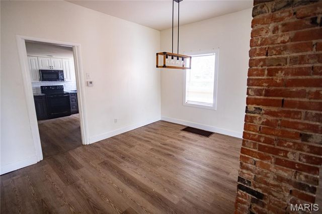 7353 Virginia Avenue, St Louis, MO 63111