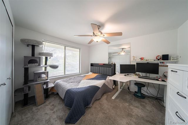 5590 Hillcrest Circle, West Bloomfield, MI 48322