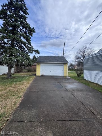 3775 Warrensville Center Road, Warrensville Heights, OH 44122