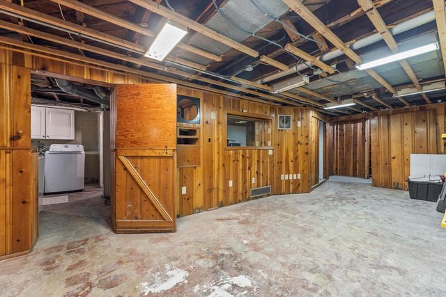 1321 S 73rd STREET, West Allis, WI 53214