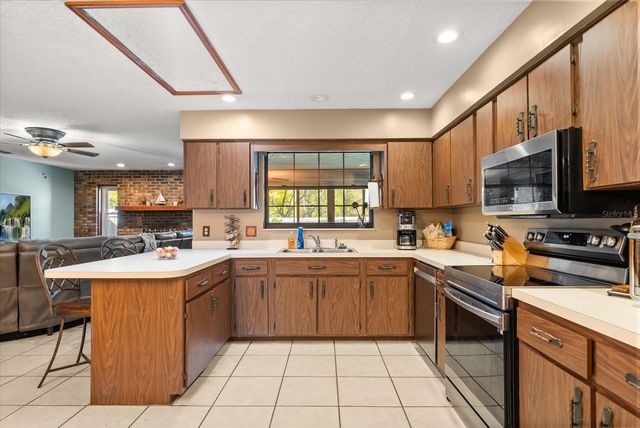 2002 PINE COURT, Deland, FL 32720