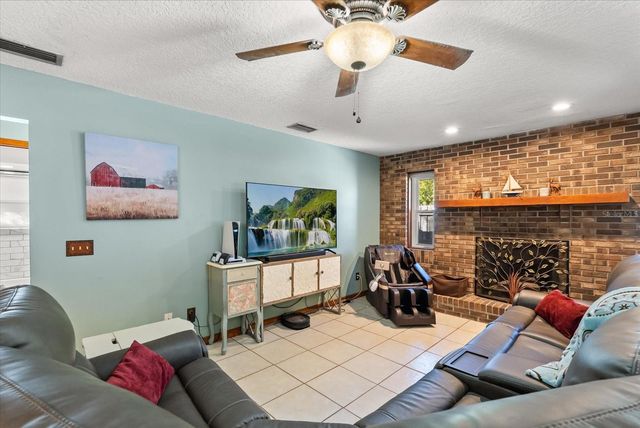 2002 PINE COURT, Deland, FL 32720