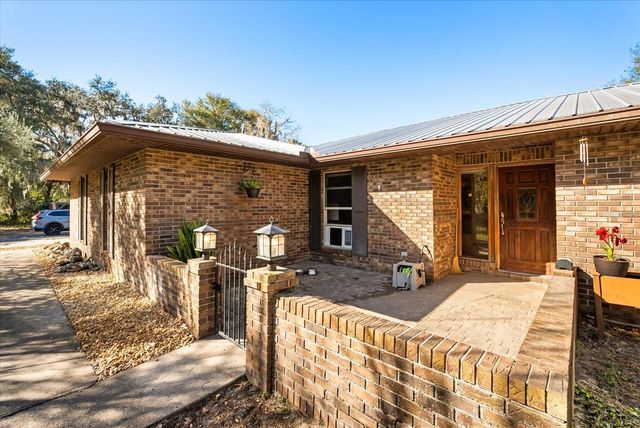 2002 PINE COURT, Deland, FL 32720