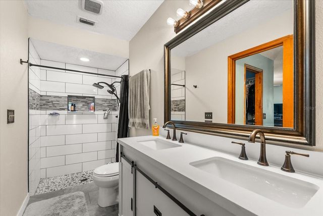 2002 PINE COURT, Deland, FL 32720