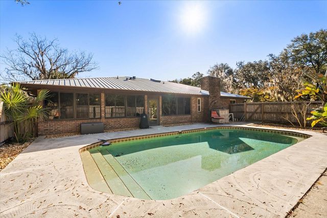 2002 PINE COURT, Deland, FL 32720