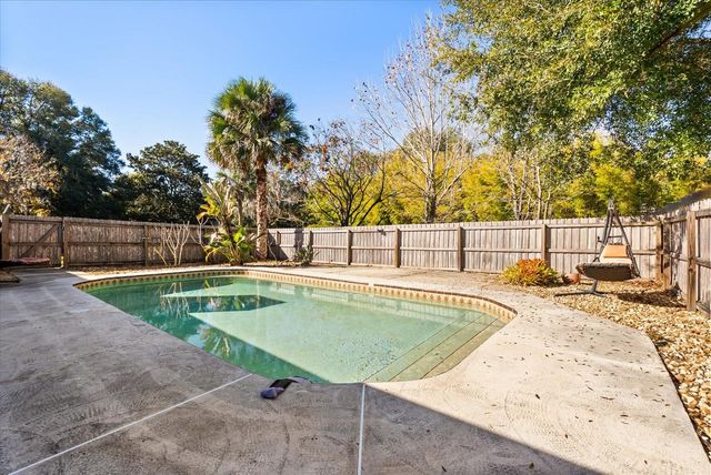 2002 PINE COURT, Deland, FL 32720