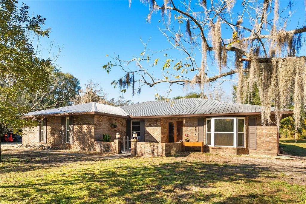 2002 PINE COURT, Deland, FL 32720