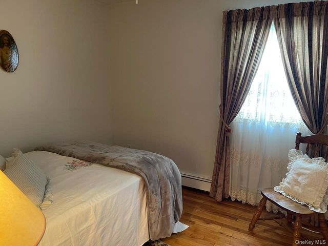 30 Malverne Avenue, Malverne, NY 11565