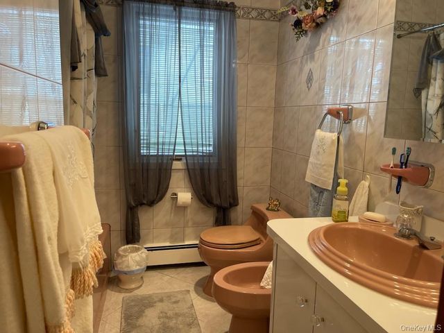 30 Malverne Avenue, Malverne, NY 11565