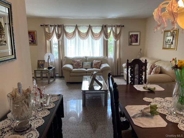30 Malverne Avenue, Malverne, NY 11565