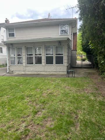 30 Malverne Avenue, Malverne, NY 11565
