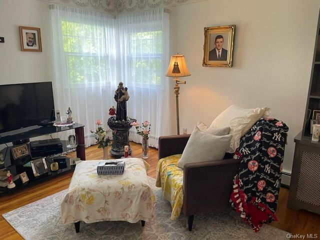 30 Malverne Avenue, Malverne, NY 11565