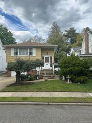 30 Malverne Avenue, Malverne, NY 11565