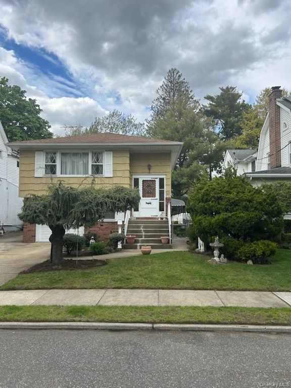30 Malverne Avenue, Malverne, NY 11565