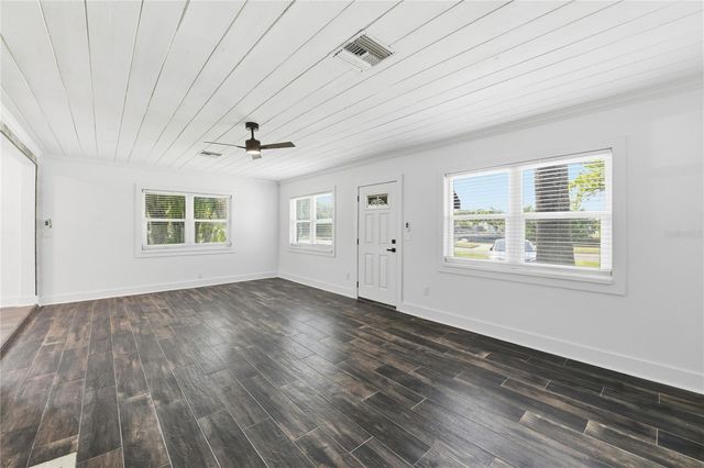 8301 RIVERSIDE DRIVE NE, St Petersburg, FL 33702