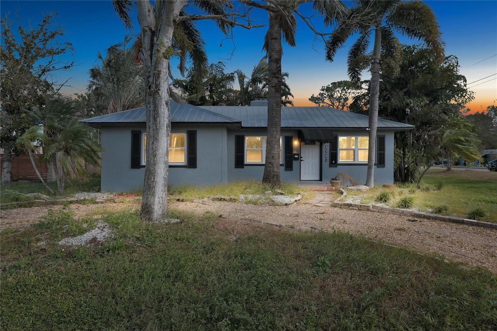 8301 RIVERSIDE DRIVE NE, St Petersburg, FL 33702