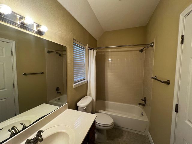 929 N Horton ST, La Grange, TX 78945