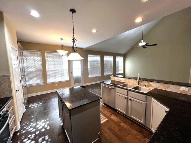 929 N Horton ST, La Grange, TX 78945