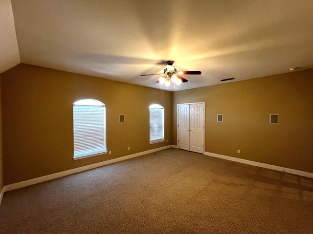 929 N Horton ST, La Grange, TX 78945