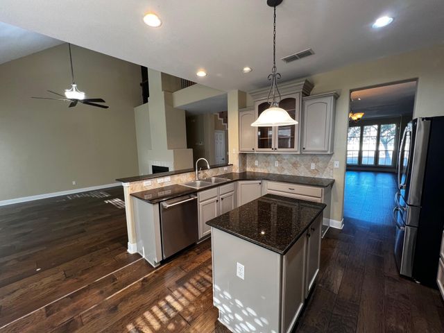 929 N Horton ST, La Grange, TX 78945