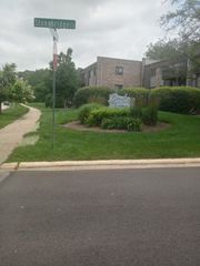 1480 Stonebridge Circle D-1, Wheaton, IL 60189