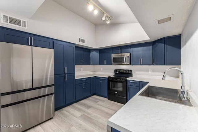 8721 W EDGEMONT Avenue, Phoenix, AZ 85037