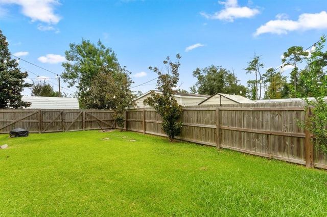 568 Parkwood Drive, Lake Charles, LA 70611