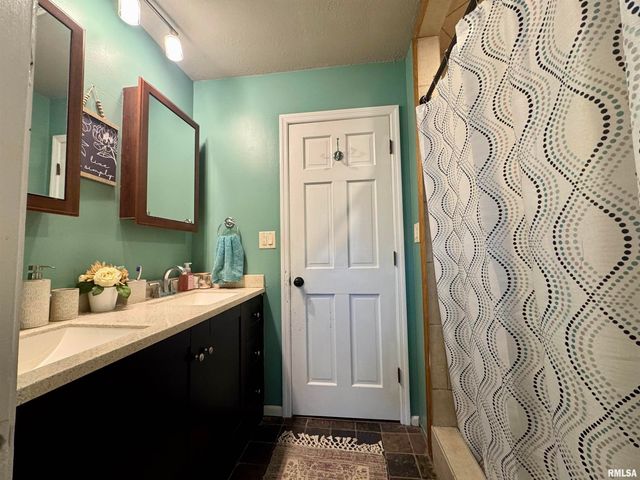 1805 85TH Avenue West, Rock Island, IL 61201