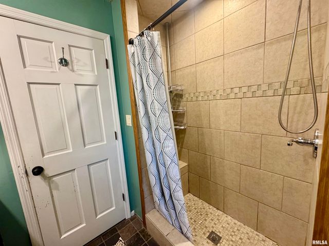 1805 85TH Avenue West, Rock Island, IL 61201