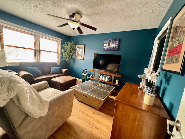 1805 85TH Avenue West, Rock Island, IL 61201