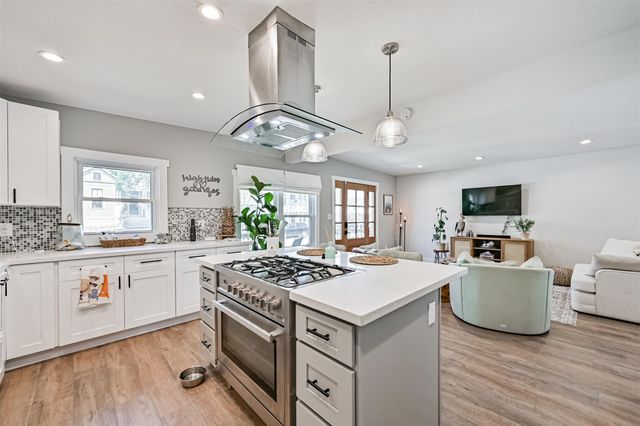 1615 Avenue L, Galveston, TX 77550