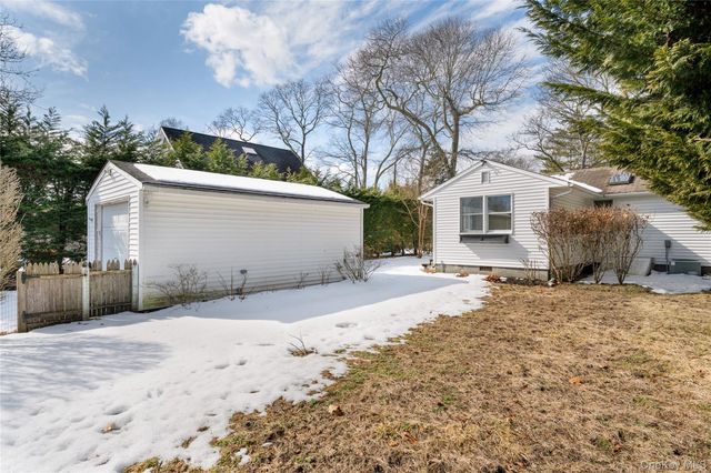 5 Sherman Avenue, Hampton Bays, NY 11946