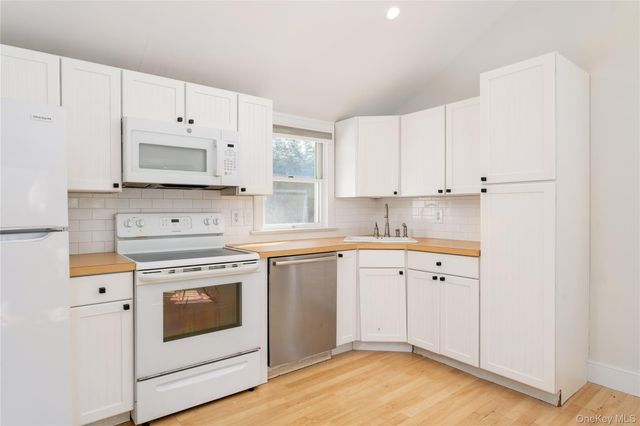 5 Sherman Avenue, Hampton Bays, NY 11946